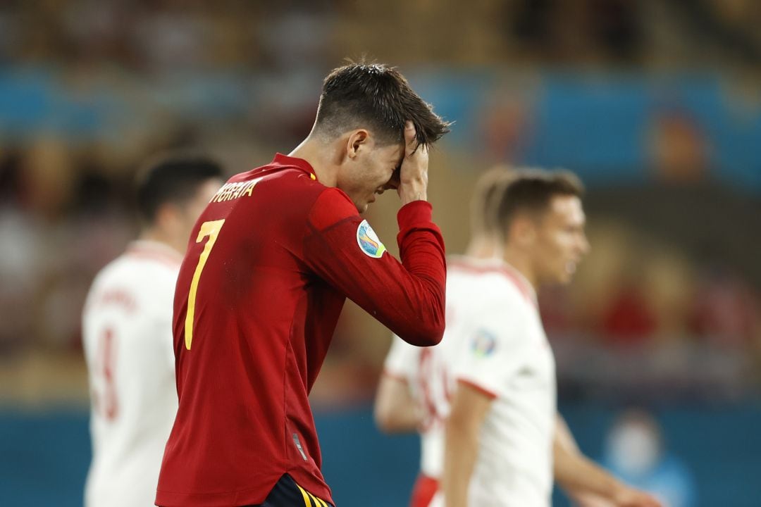 Álvaro Morata se lamenta frente a Polonia