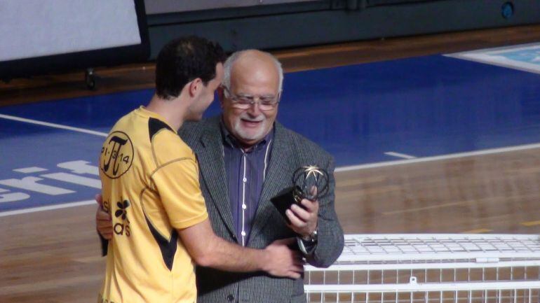 Clemente Mesa deja el cargo en favor de Manuel Gomez