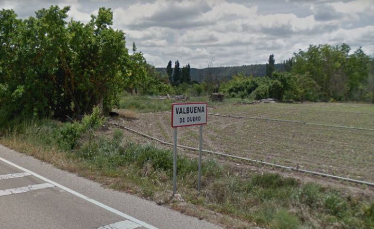 Uno de los letreros indicativos a la entrada del municipio de Valbuena de Duero.