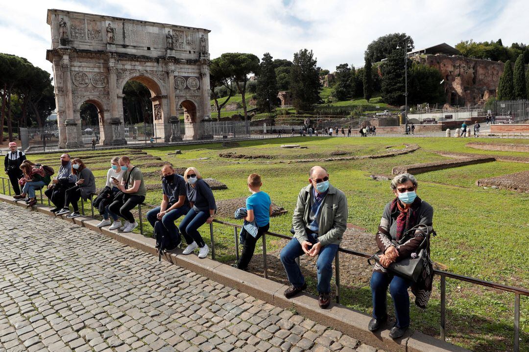 Turistas en el foro romano