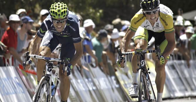 Alejandro Valverde se ha impuesto al australiano Simon Gerrans, del GreenEdge, en la línea de meta de la etapa reina del Tour Down Under 2012