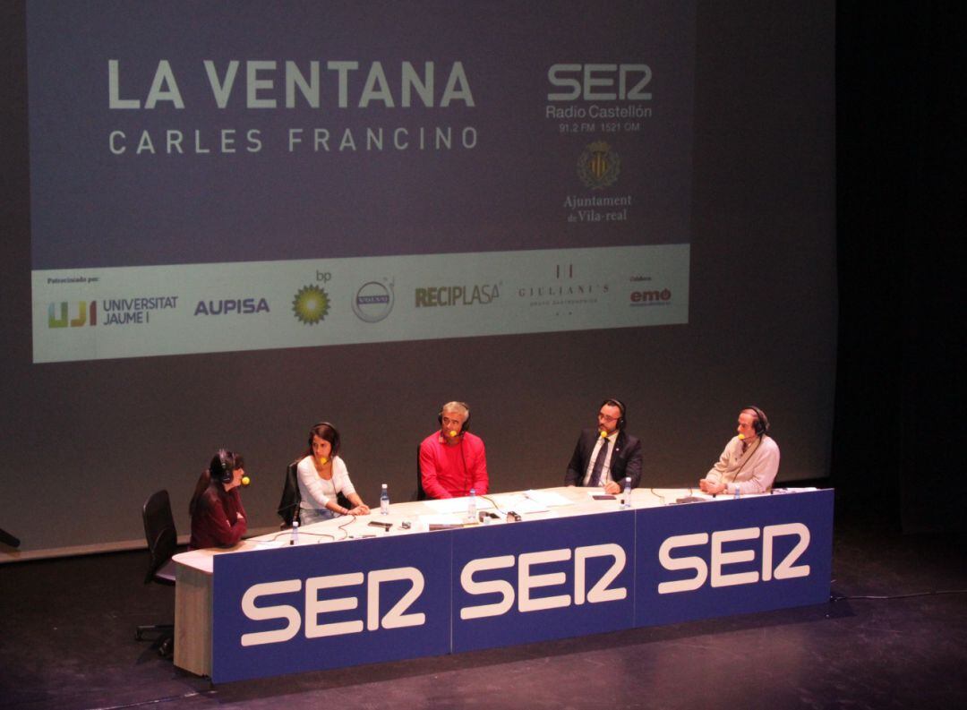 Carles Francino, Isaías Lafuente, el alcalde de Vila-real, José Benlloch; Rocío Vidal y Yuriko Saeki.