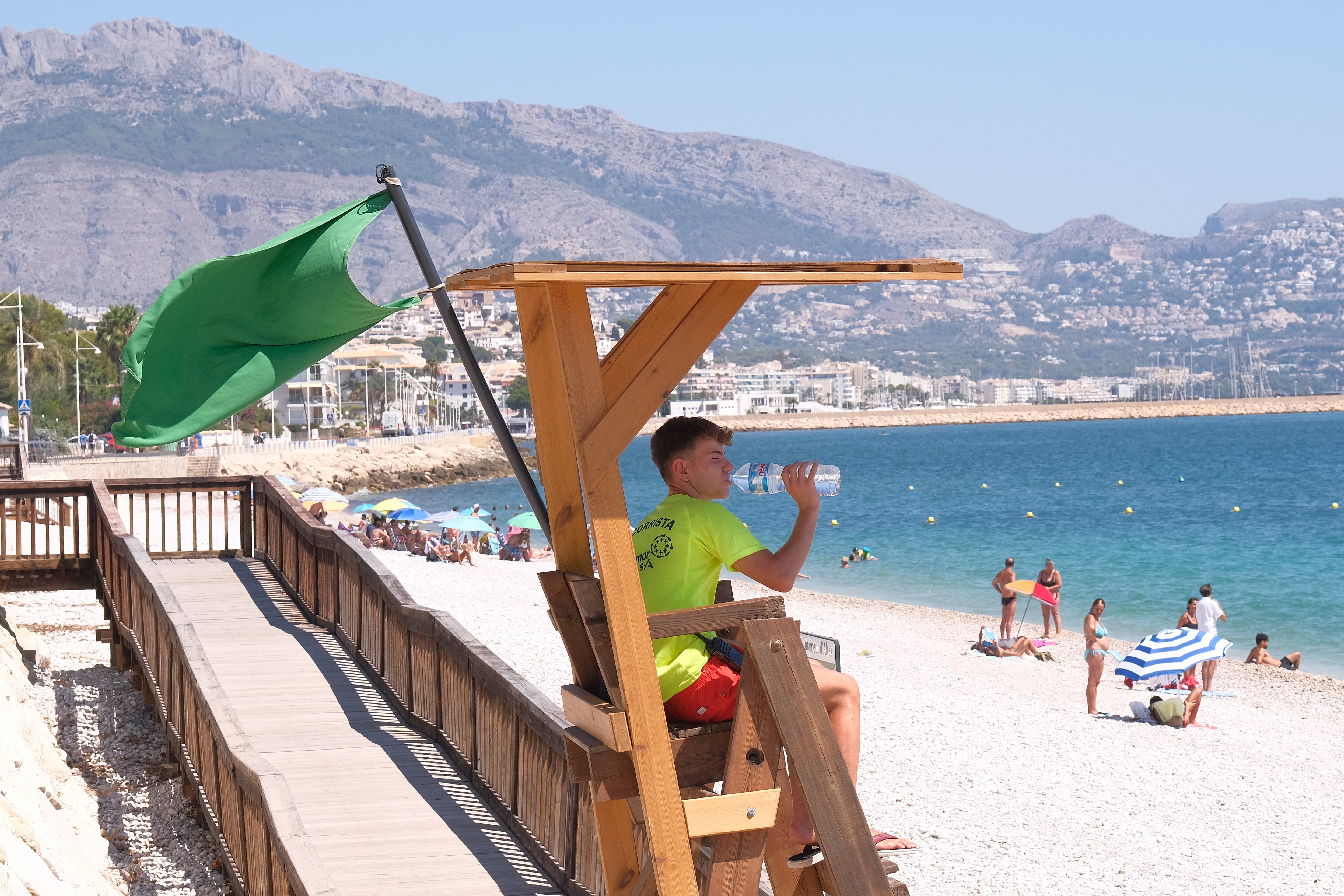 La Agencia Estatal de Meteorología (Aemet) va a activar a partir del mediodía de ete jueves en las tres provincia de la Comunitat Valenciana el aviso amarillo por altas temperaturas, que oscilarán entre los 36 y los 38 grados