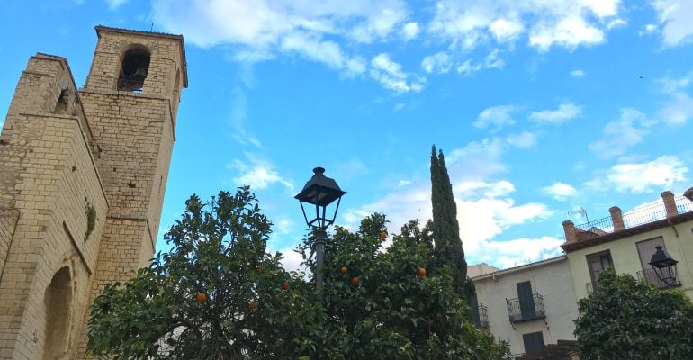 Plaza de San Juan con la iglesia del mismo nombre y la Torre del Concejo.