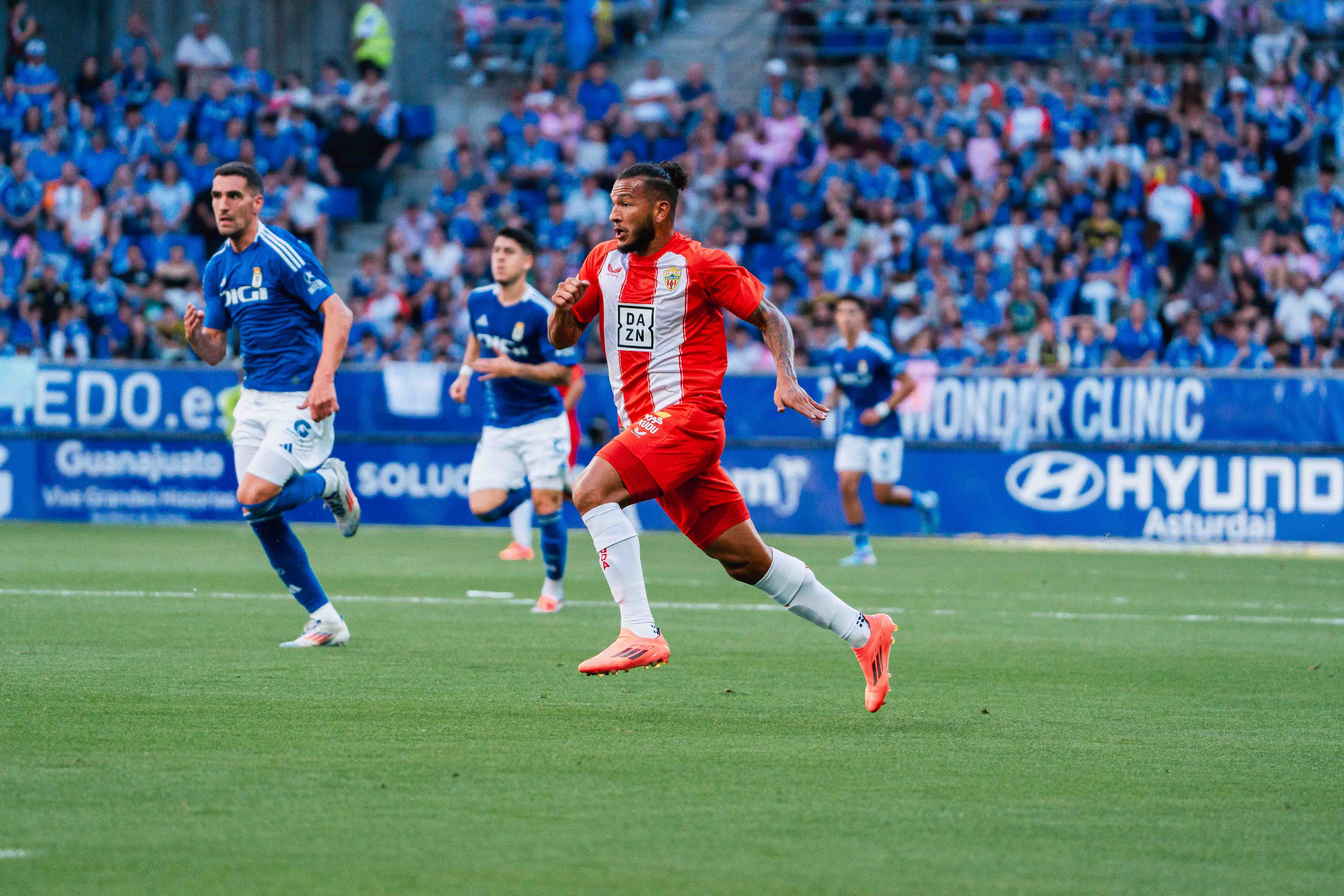 Luis Javier Suárez en el Carlos Tartiere, donde no pudo evitar la derrota rojiblanca por 3-2 pese a hacer doblete.