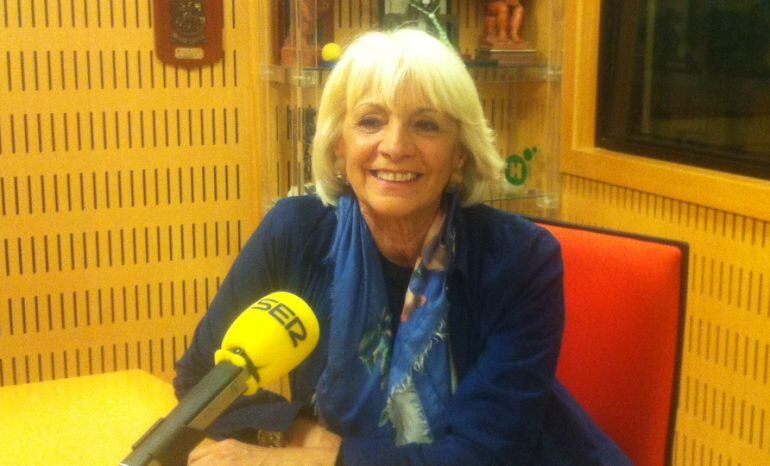 Teófila Martínez en los estudios de Radio Cádiz minutos antes de la entrevista.