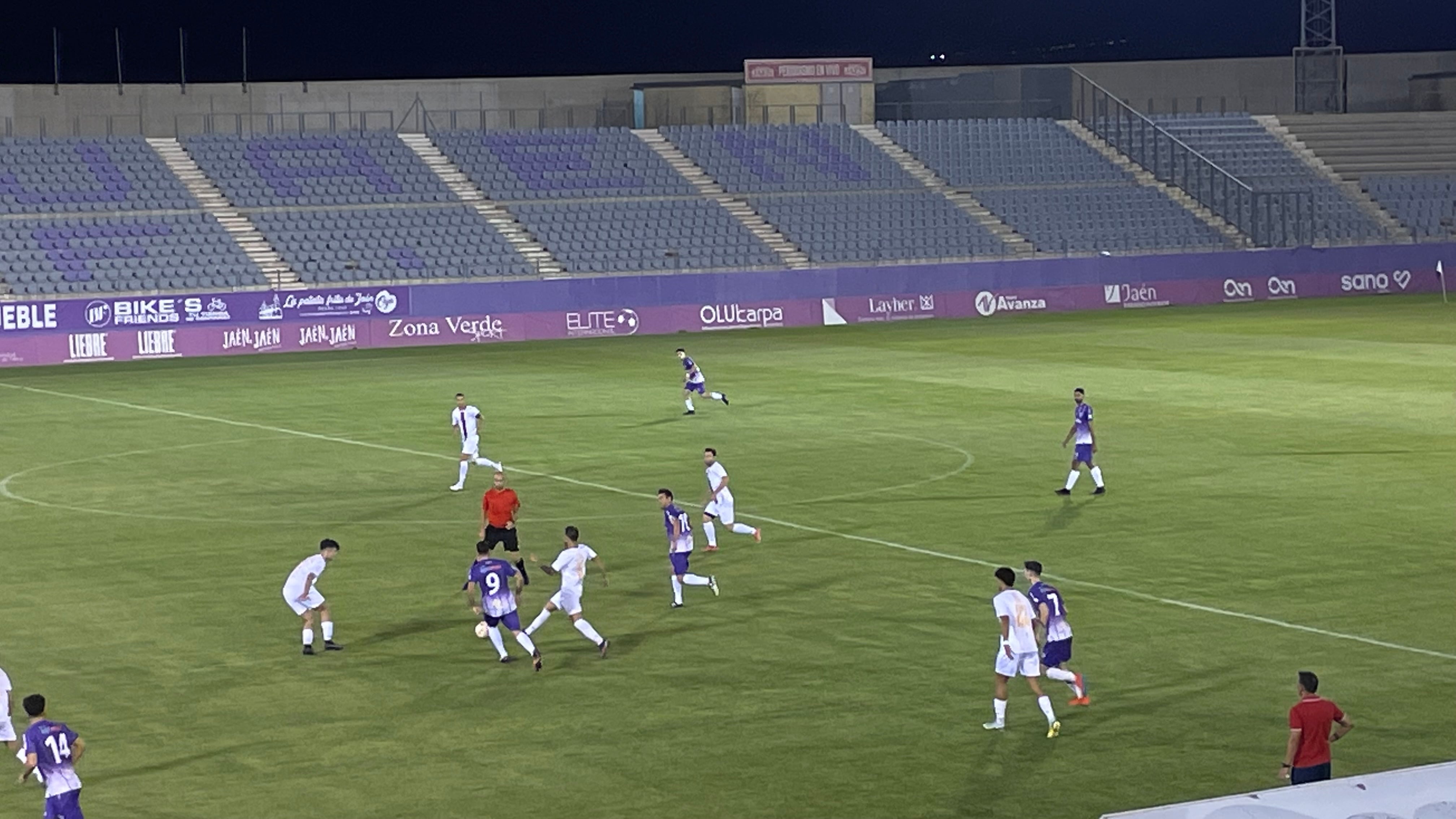 En el primer partido el Real Jaén ganó por 3-0 al At. Jaén con goles de Urko, Antonio López y Montiel.