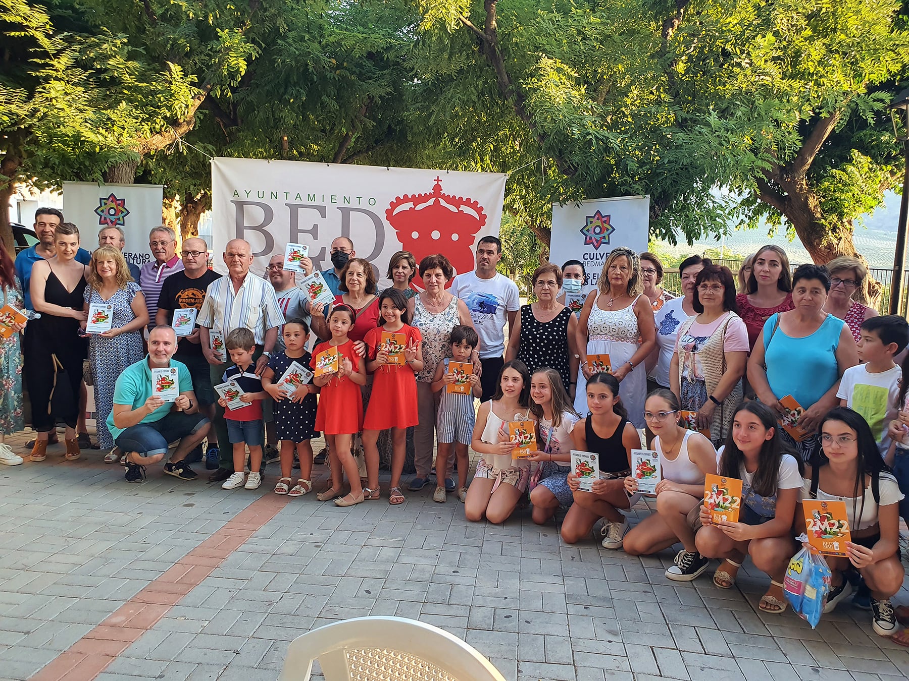 Foto de familia de los participantes en la presentación de las actividades CULVE 22 de Bedmar.