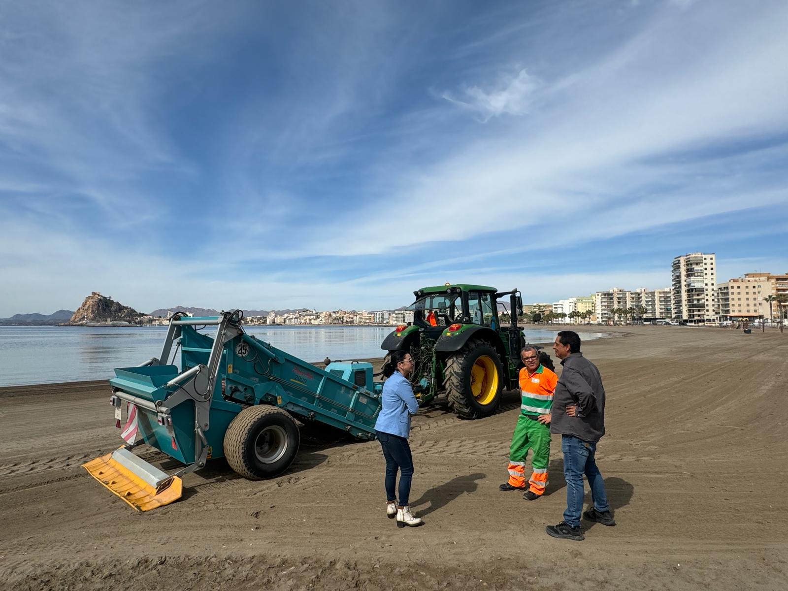 El Ayuntamiento de Águilas ultima la puesta a punto de las playas de cara a Semana Santa