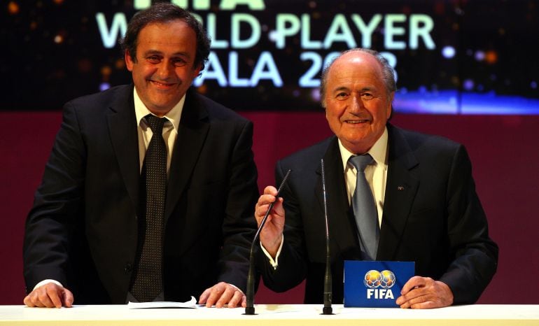 Michel Platini y Joseph Blatter.