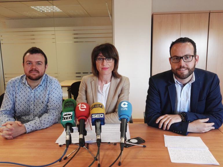 Antonio García, Patricia Maciá y Héctor Díez en la rueda de prensa de la junta de gobierno