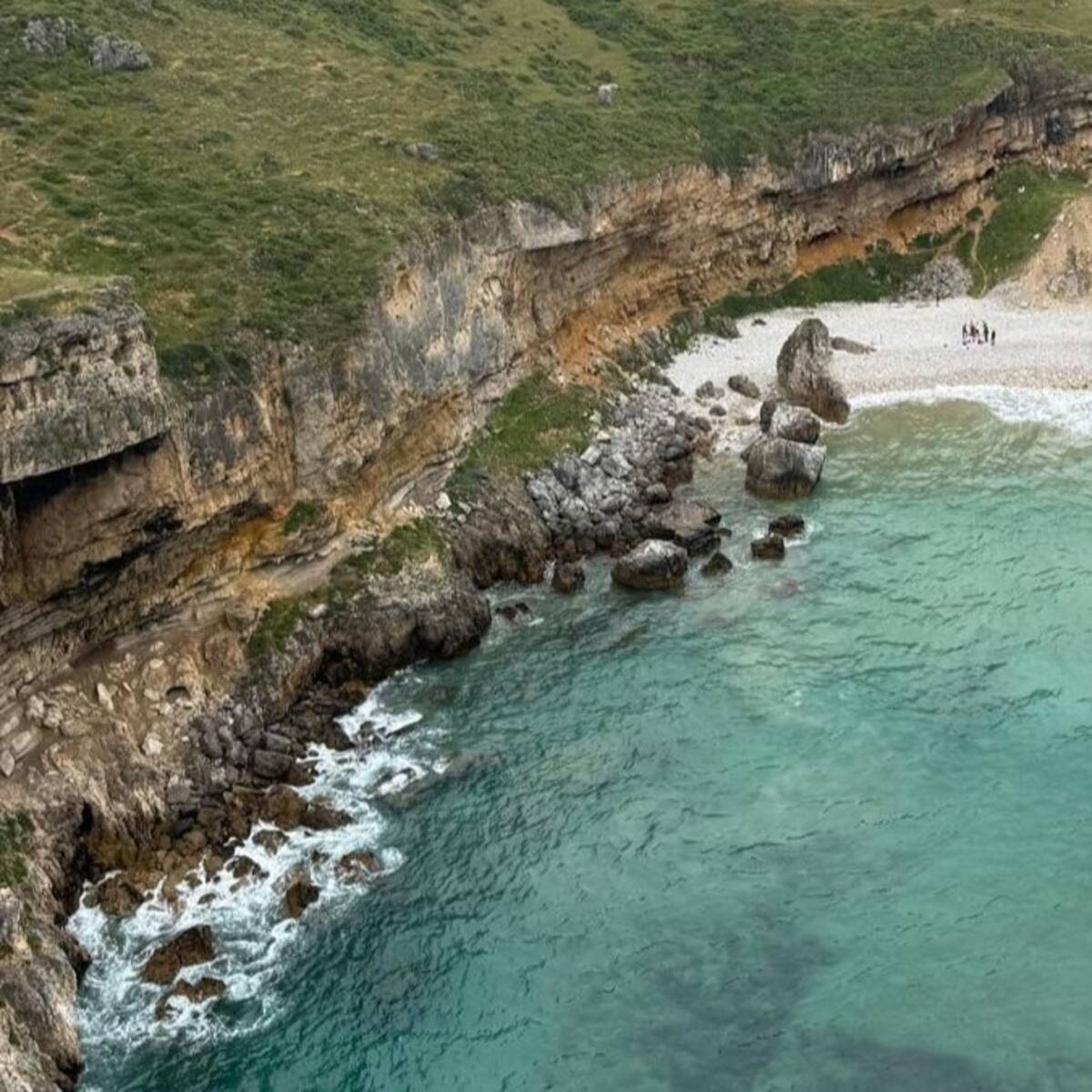 Desaparece un joven de 23 años mientras se bañaba en San Vicente de la Barquera