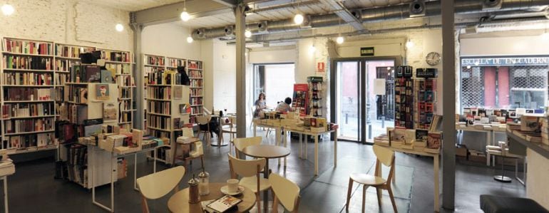 Vista interior de la librería Tipos Infames, cerca de la Plaza de San Ildefonso en Madrid