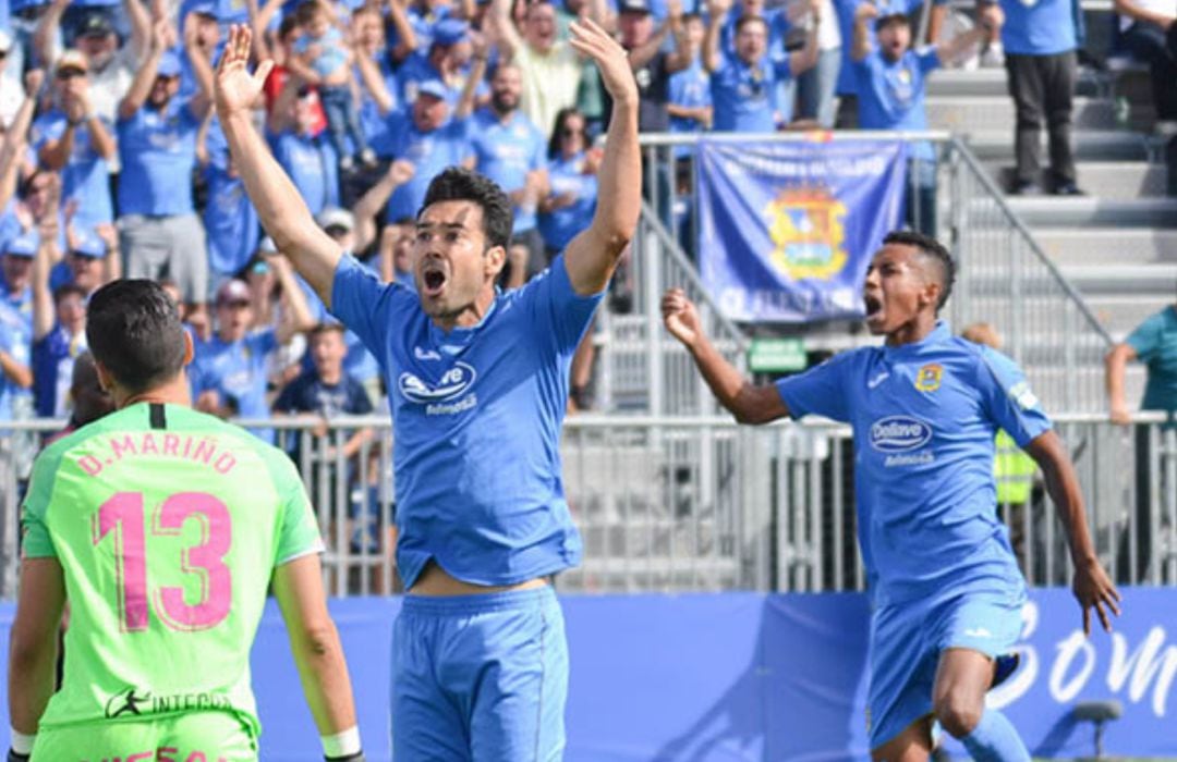 Cristobal celebra su gol en la primera vuelta ante el Sporting en el &#039;Fernando Torres&#039;