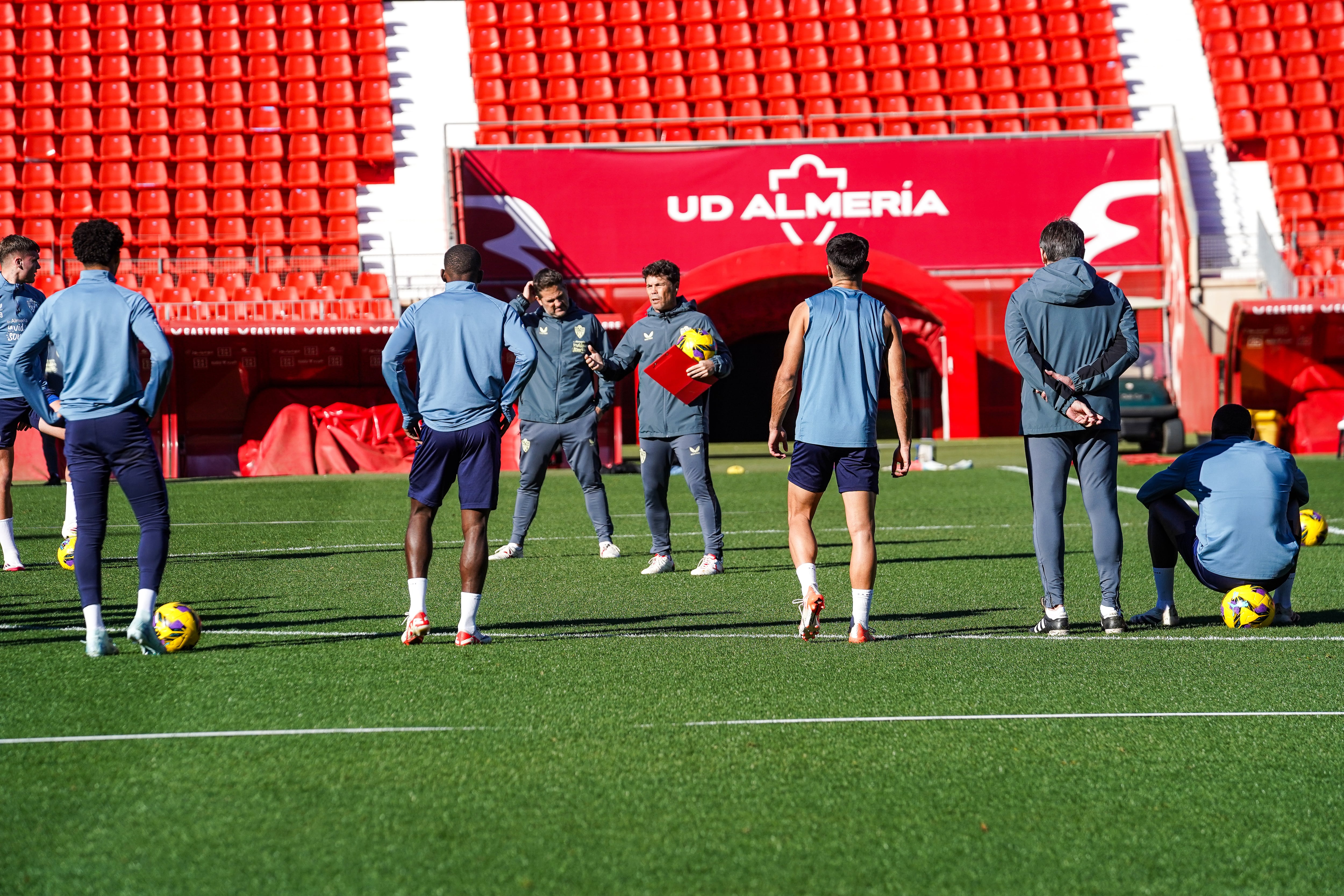 El entrenador del Almería, en la previa del partido ante el Oviedo.