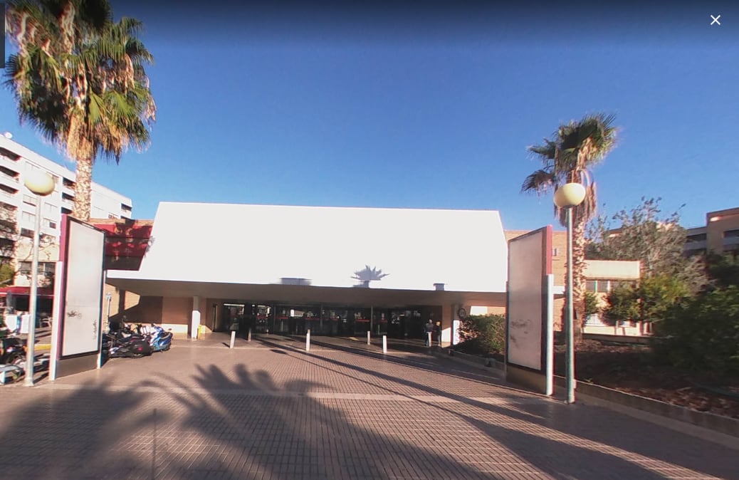 Fachada de la estación de la RENFE de Gandia