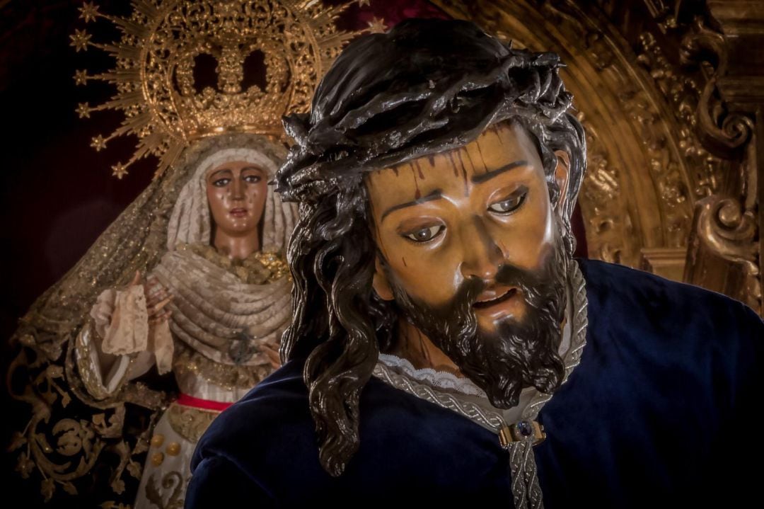 El Cristo de las Tres Caídas, ante la Esperanza de Triana