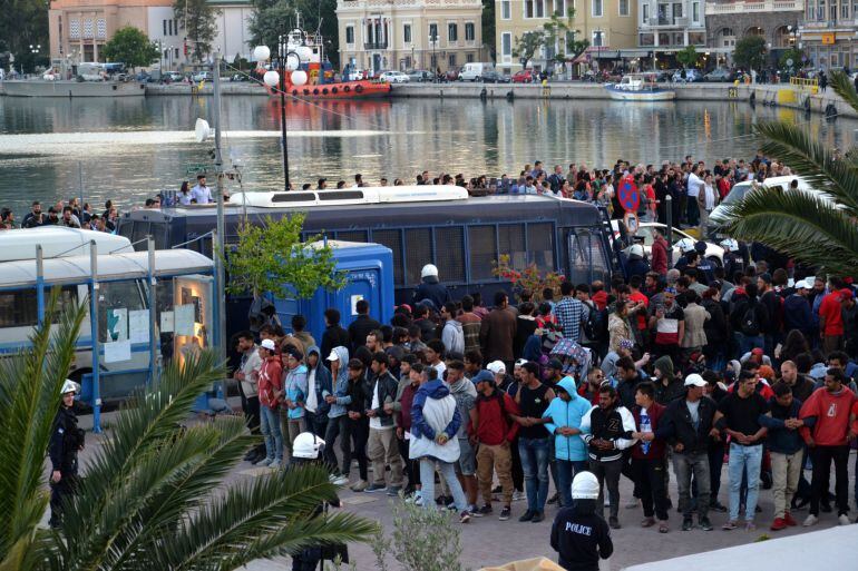 Refugiados y migrantes protestan en el centro de Lesbos por las condiciones en las que viven