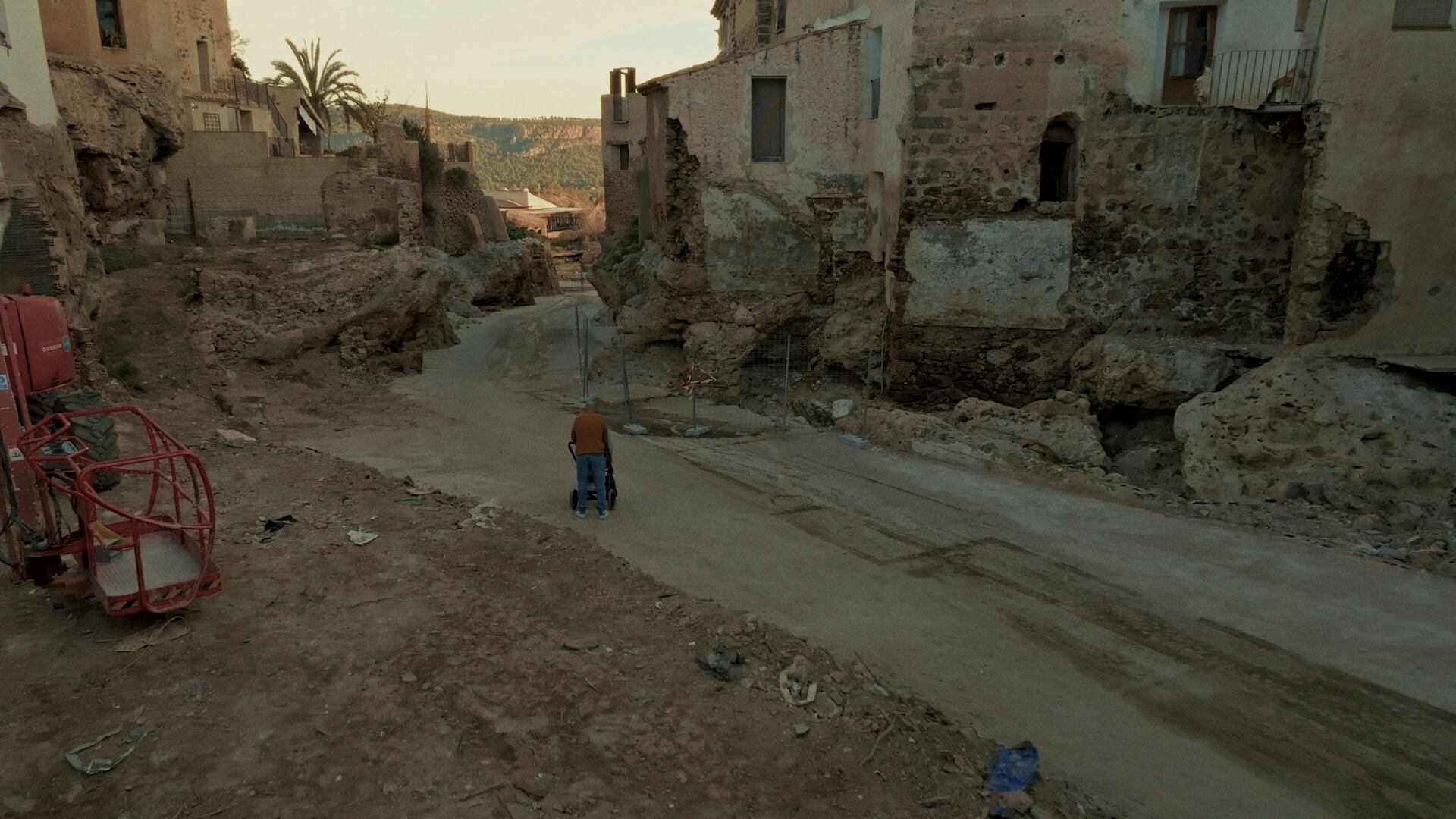 El pequeño Fran con su padre en la &#039;zona cero&#039; de Letur