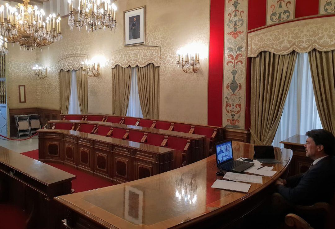 El alcalde Luis Barcala ha sido el único edil de la Corporación que ha acudido al Salón de Plenos