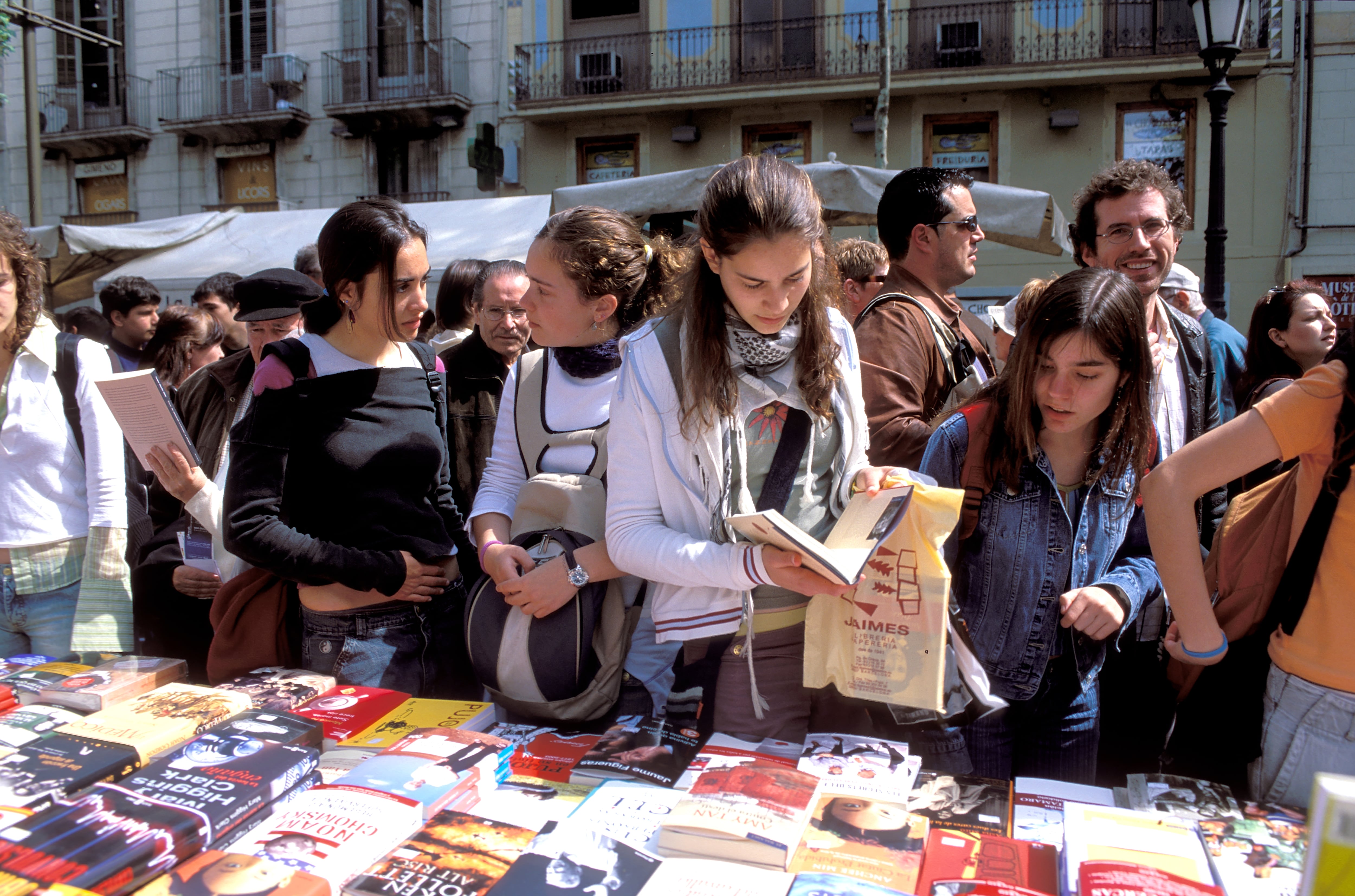 Jóvenes en Sant Jordi (Photo by Xavi Gomez/Cover/Getty Images)