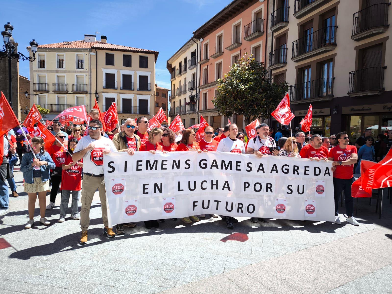Por el futuro de la industria del Moncayo: los vecinos salen a la calle para frenar la destrucción de empleo en la planta de Gamesa en Ágreda (Soria)