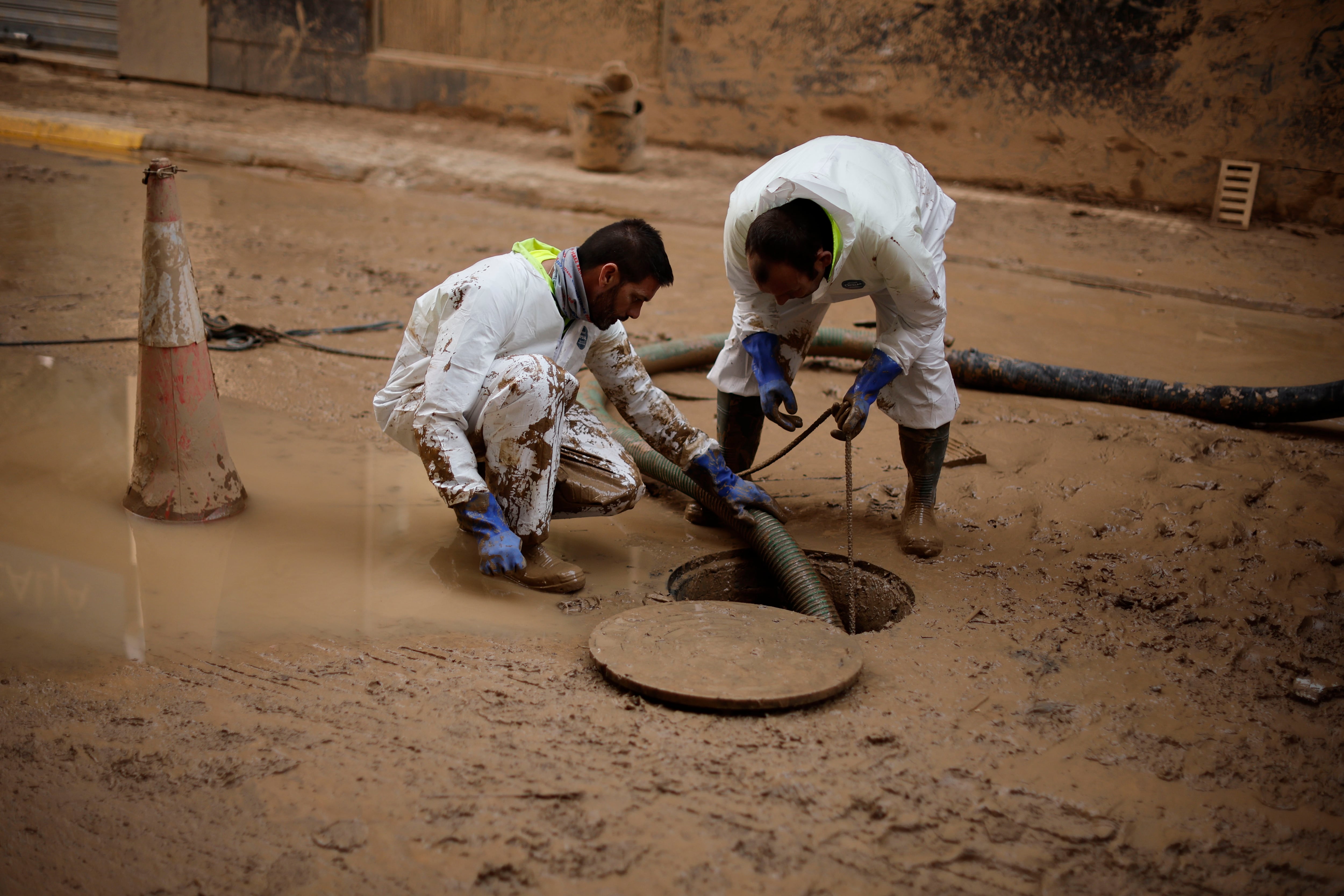 CATARROJA (VALENCIA), 12/11/2024. Situación en Catarroja dos semanas después del paso de la DANA