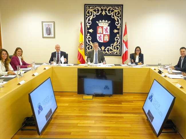 Reunión de la Mesa de las Cortes de Castilla y León y de la Junta de Portavoces