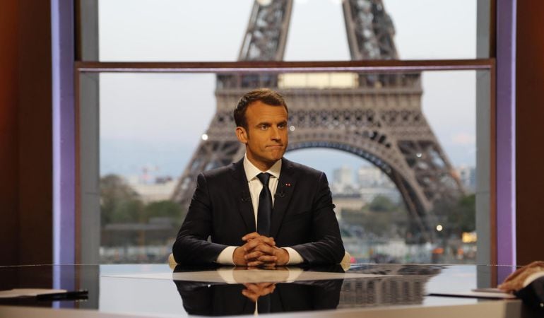 Emmanuel Macron en una entrevista a la televisión francesa