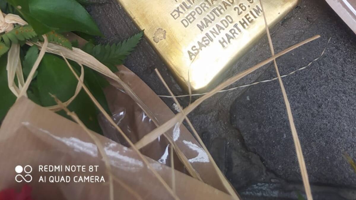O intelectual Juan González do Valle ten xa un "stolpersteine" xunto á súa casa natal en Pai Feijóo