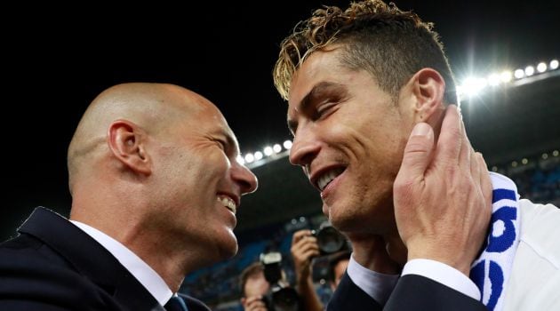 Zinedine Zidane y Cristiano Ronaldo celebran el título de Liga