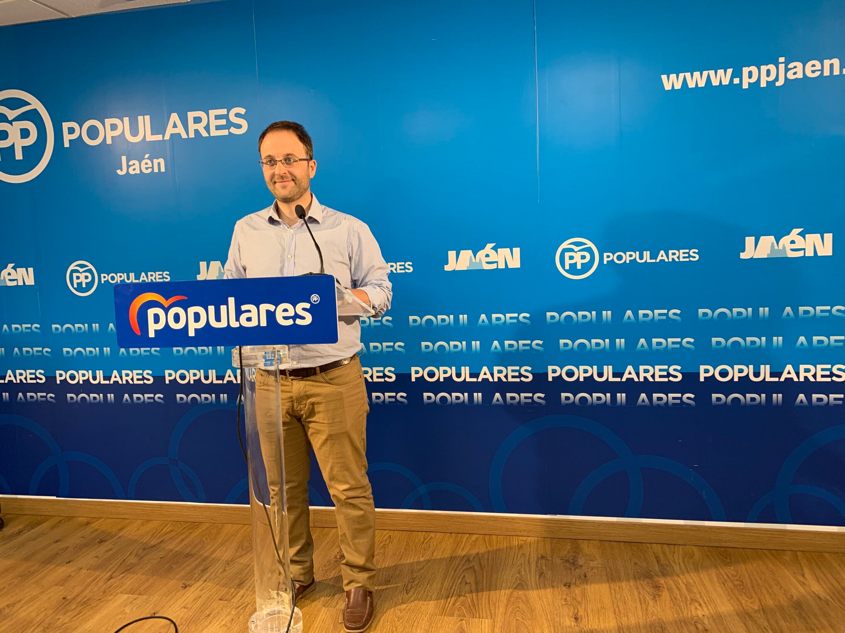 Erik Domínguez, presidente provincial del PP de Jaén, durante una rueda de prensa