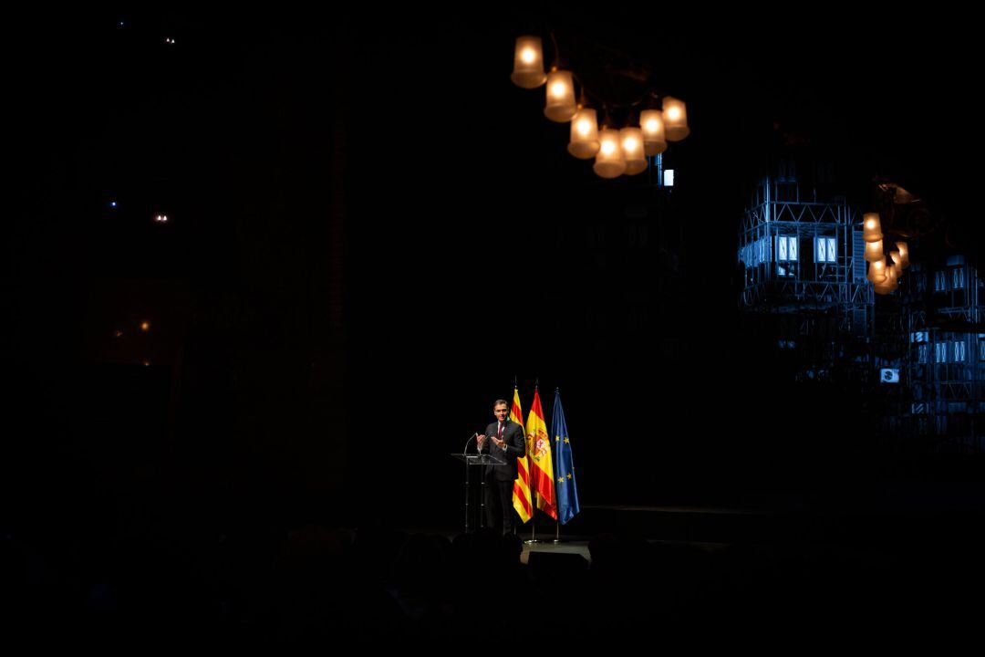 El presidente del Gobierno, Pedro Sánchez, pronuncia la conferencia &#039;Reencuentro: un proyecto de futuro para toda España&#039;, en el Gran Teatre del Liceu de Barcelona.