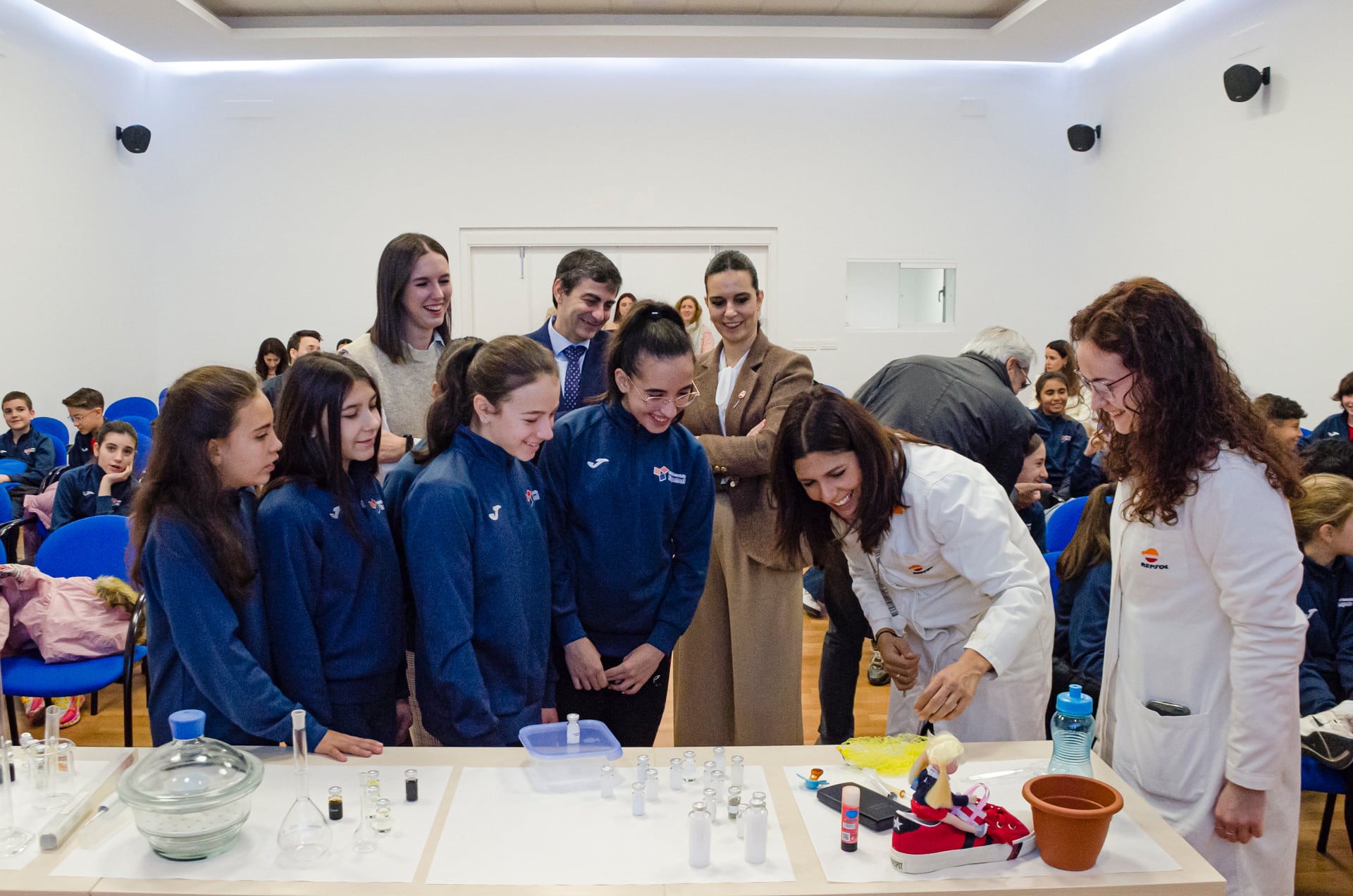 Celebración del Día de la Mujer y la Niña en la Ciencia en Repsol Puertollano