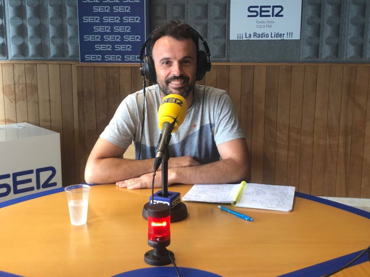 'Menú del día' con ensalada de queso con higos y wok de pollo