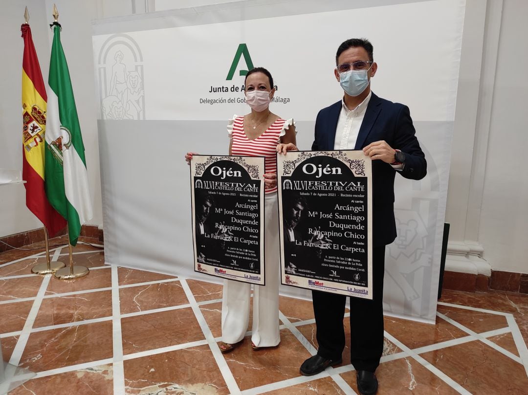 El alcalde de Ojén, José Antonio Gómez, presenta la 46 edición del Festival Castillo del Cante junto a Patricia Navarro, la delegada de la Junta de Andalucía