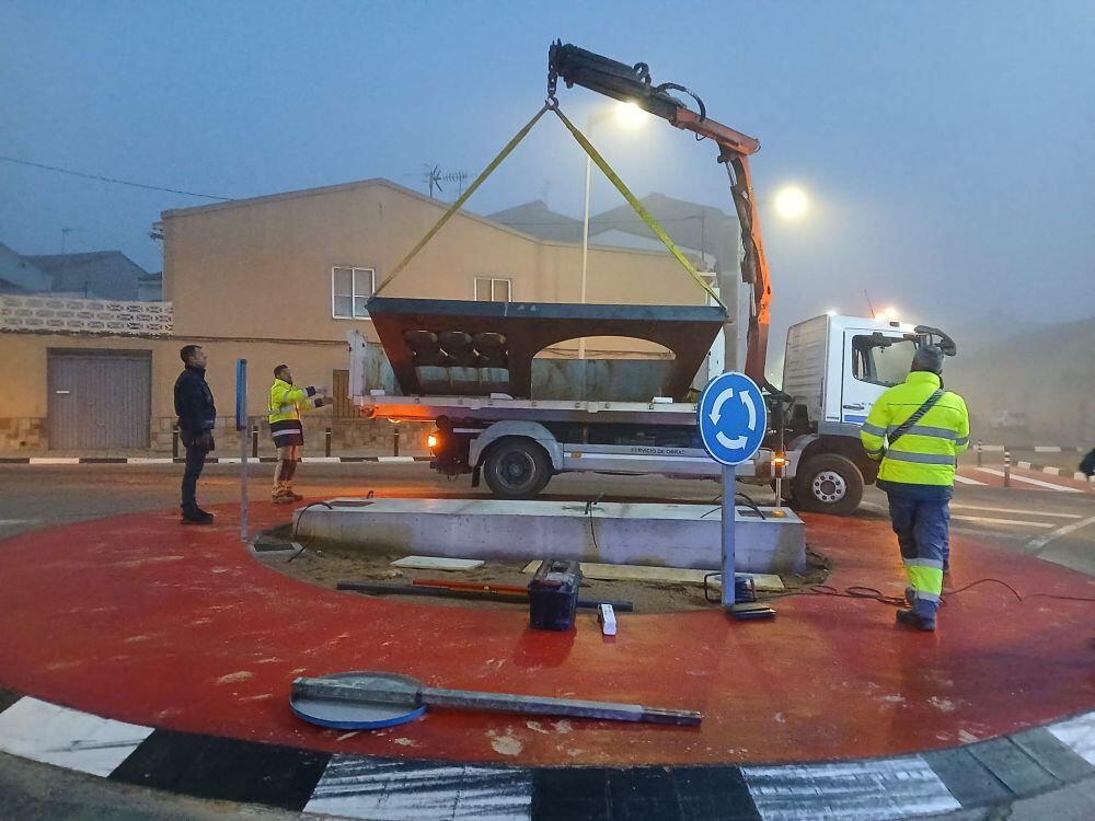 Escultura de las Puertas de Valencia, en Caudete