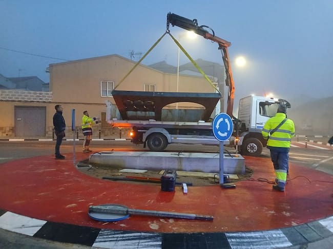 Escultura de las Puertas de Valencia, en Caudete