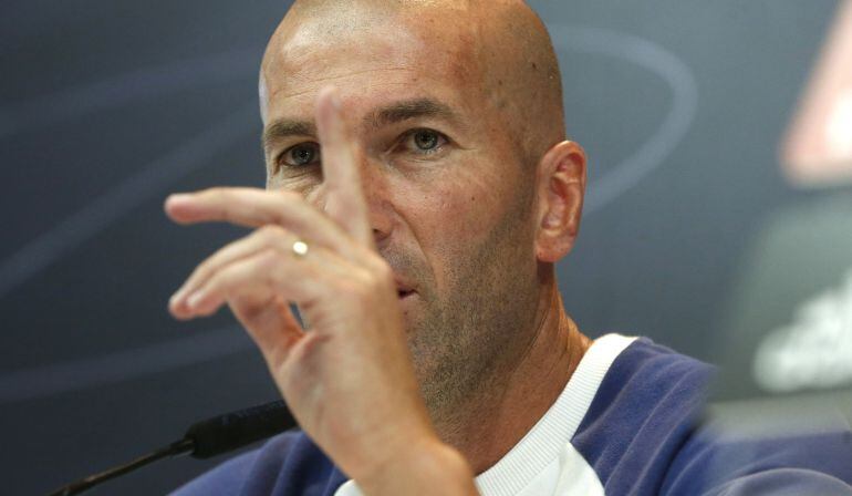 El entrenador del Real Madrid Zinedine Zidane.