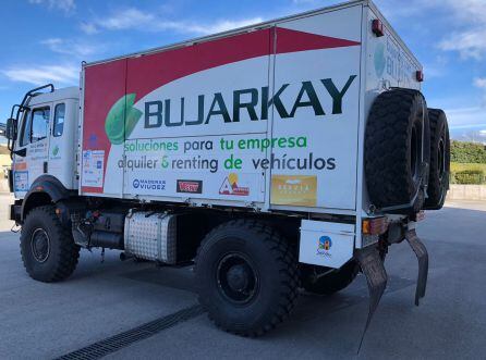 Camión todo terreno de Bujarkay que participa en la causa humanitaria de Marruecos