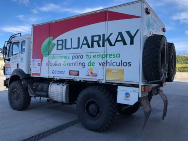 Camión todo terreno de Bujarkay que participa en la causa humanitaria de Marruecos