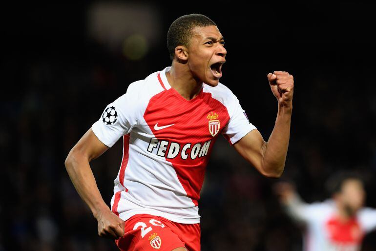 M'bappé celebra un gol con el Mónaco