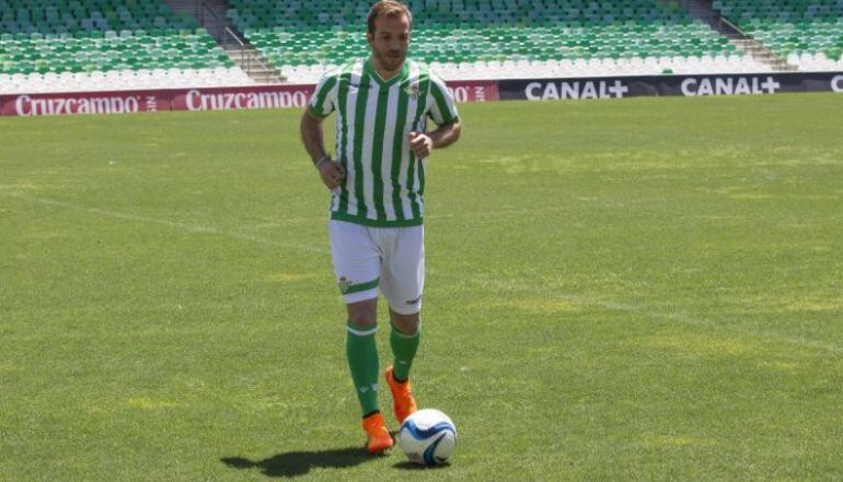 Van der Vaart, en su presentación con el Real Betis