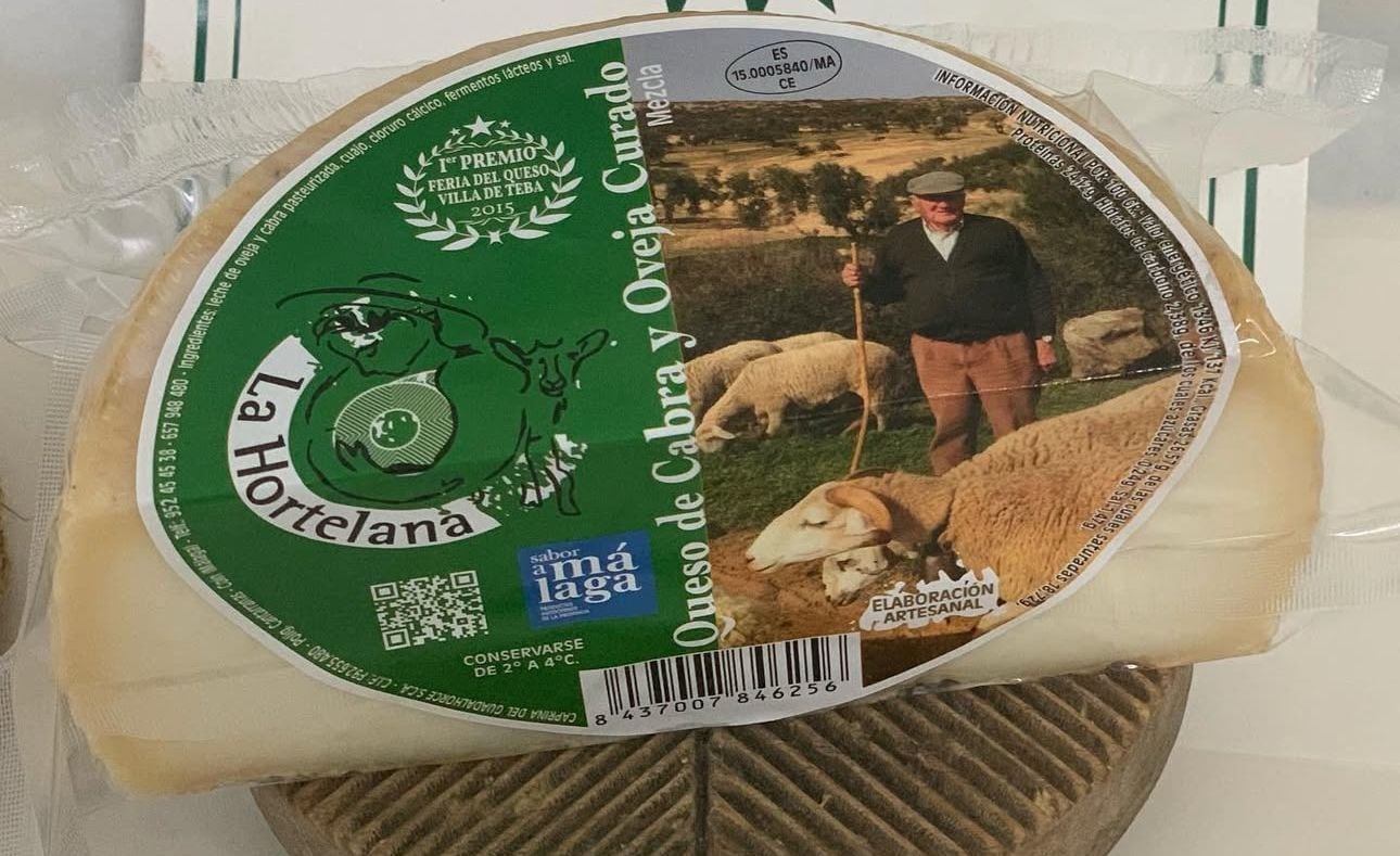 La Hortelana al romero, es el ganador al mejor queso curado mezcla de España y en la etiqueta está el abuelo de Adrián