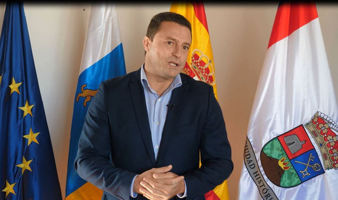 Óscar Noda, alcalde de Yaiza.