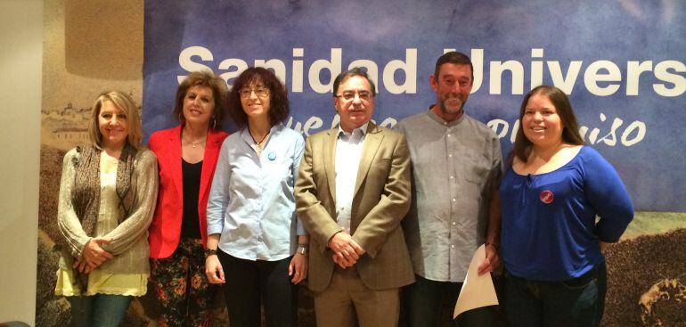 Celia Esther Cámara de UPyD, María Ángeles García de Podemos, Idoia Gurrutxaga de Médicos del Mundo, Fernando Mora del PSOE, Alejandro Ávila de IU y Belén Azucena García de Equo (de izq. a derch.)