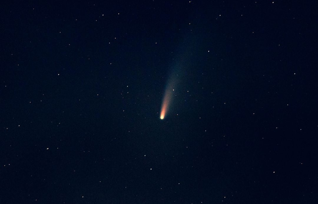 Una bola de fuego sobrevuela la Península Ibérica.