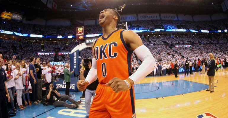 Russell Westbrook festeja una victoria en la NBA