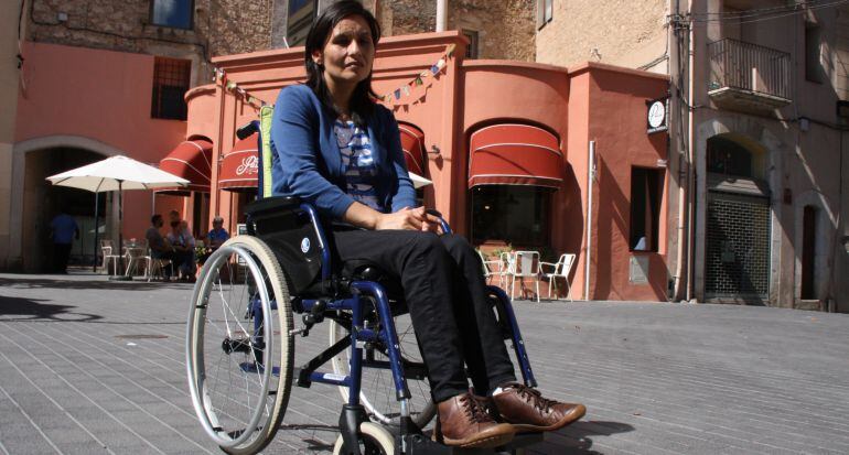 La víctima va en cadira de rodes.