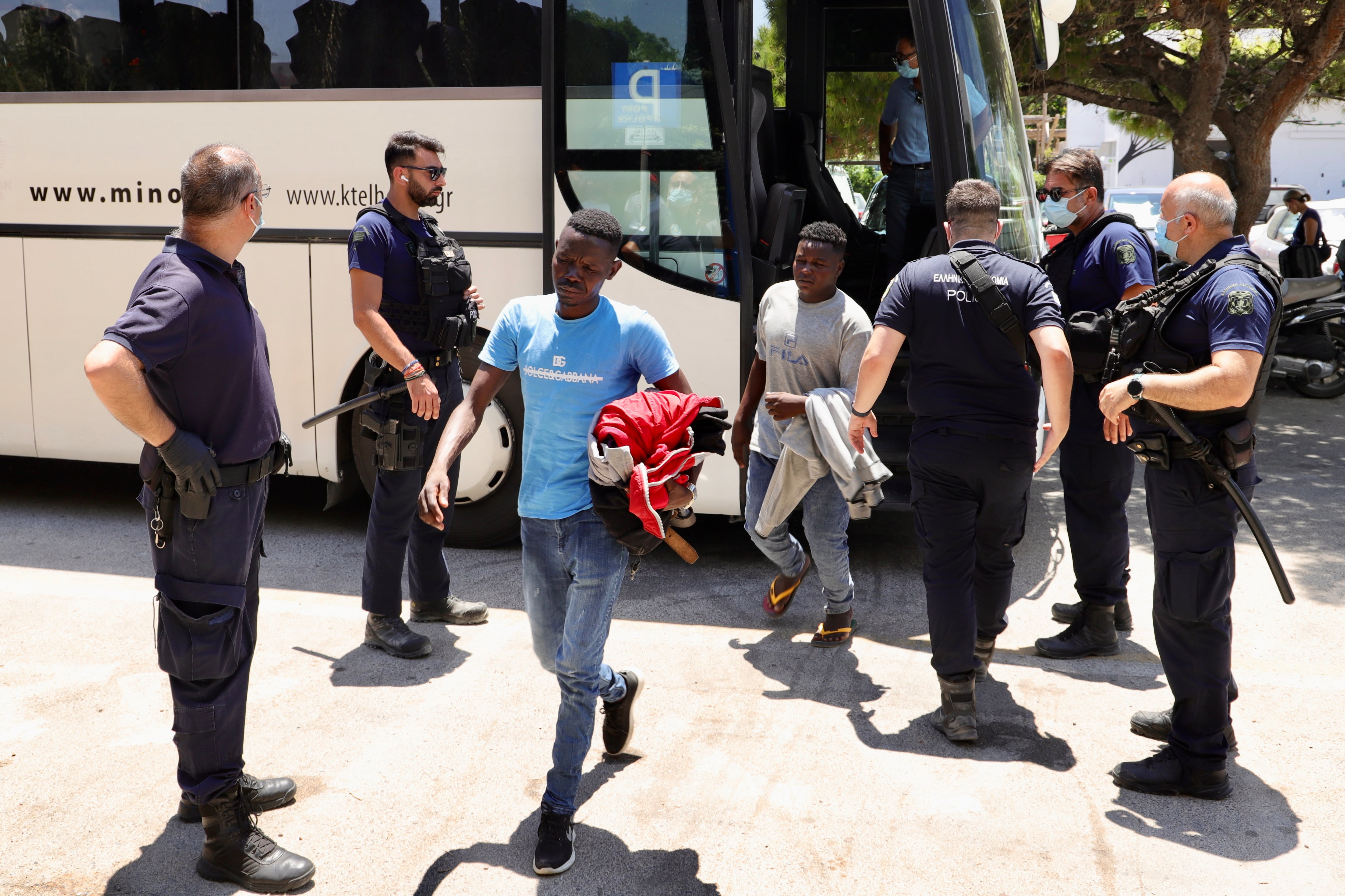 Inmigrantes a su llegada a Heraclión, en la isla griega de Creta, esta semana